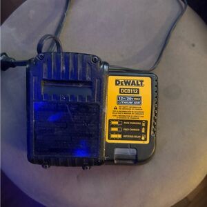 DeWalt DCB112 Battery Charger & lightweight 20v battery